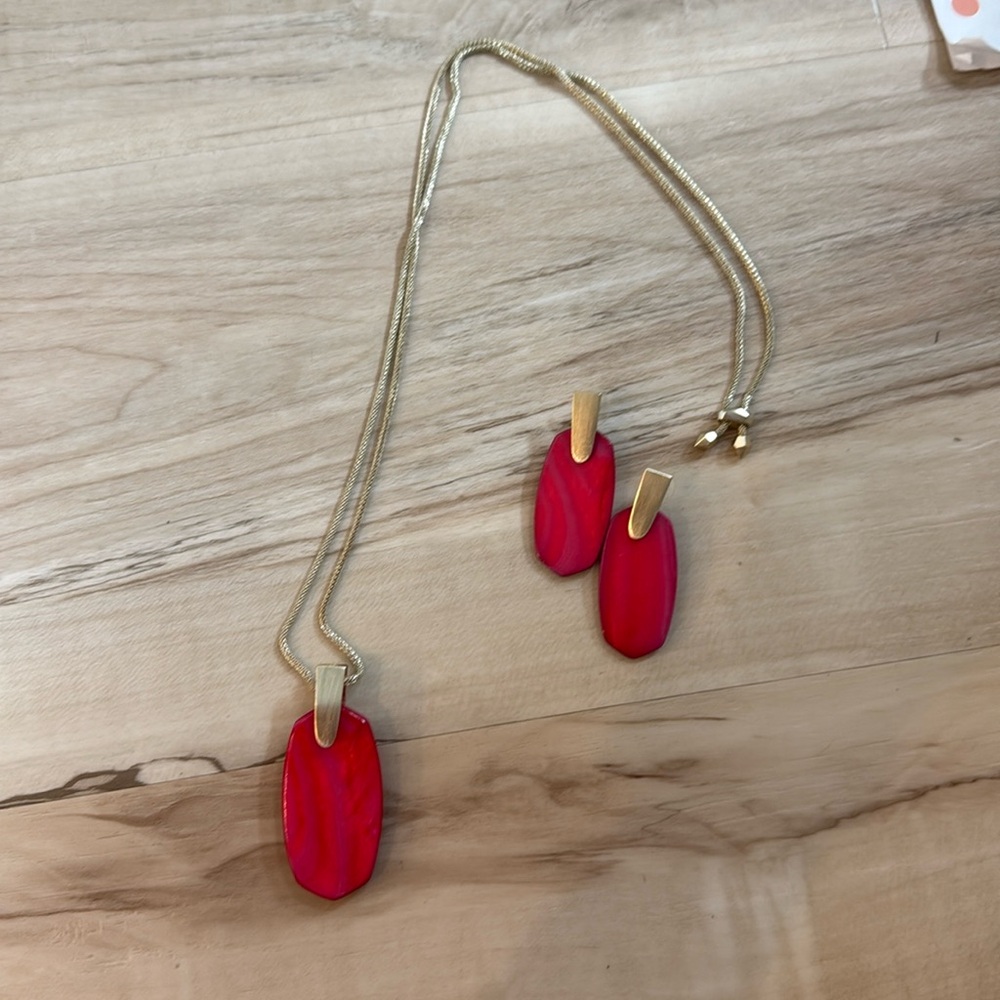 Red Kendra Scott set